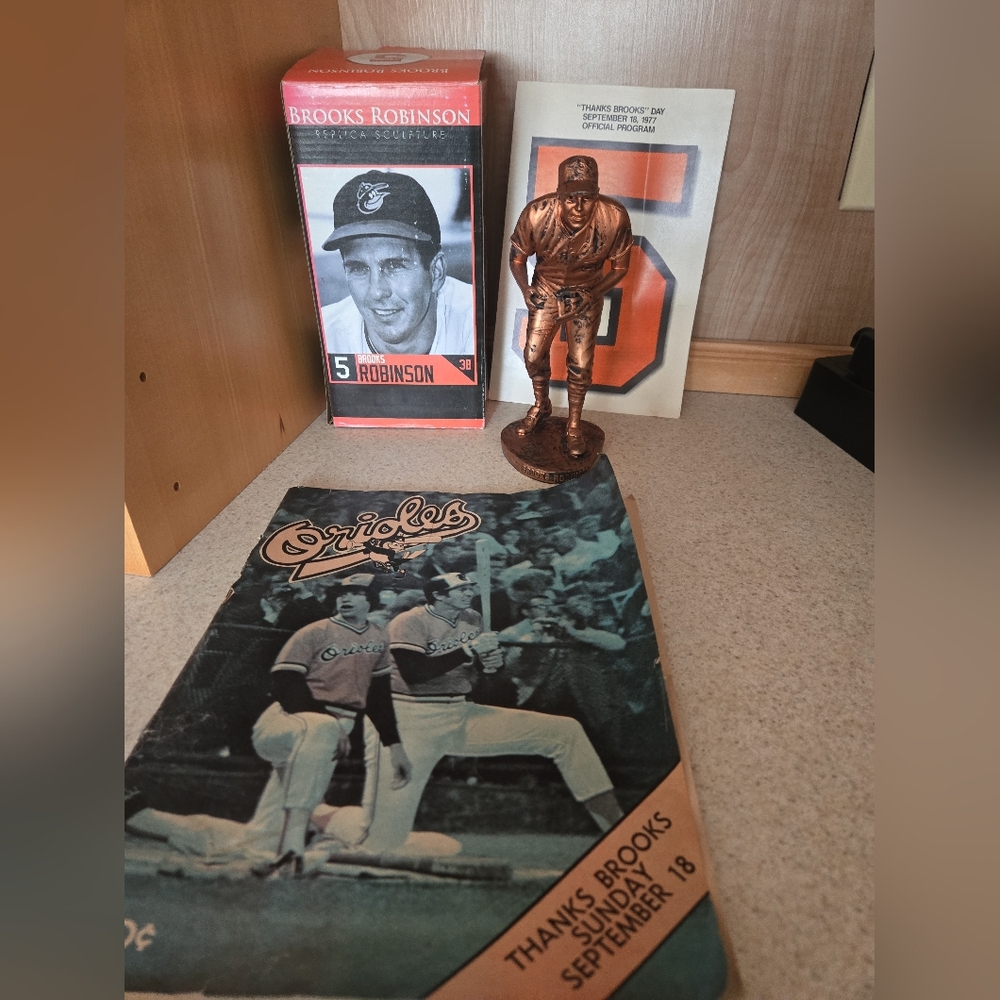 Brooks Robinson Orioles Sculpture & 1977 “Thanks Brooks” Program Lot